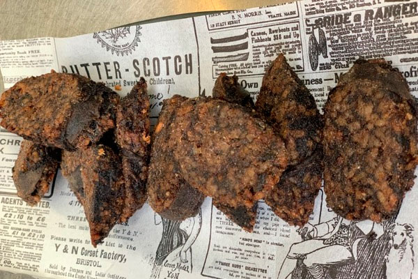 Restaurante El Patio | Restaurante en Las Rozas | Morcilla de Burgos frita en nuestra harina de fritura