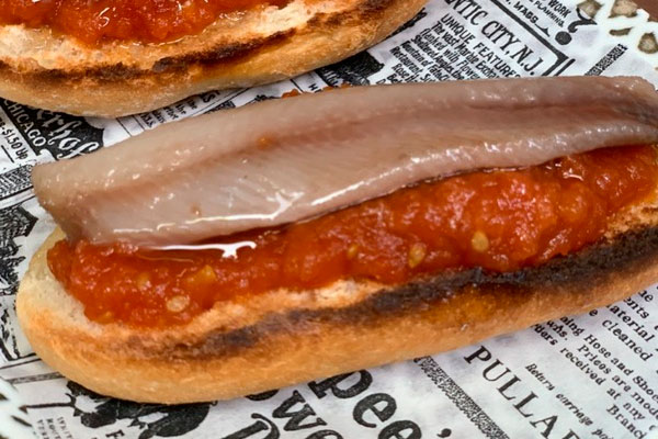 Restaurante El Patio | Restaurante en Las Rozas | Tosta de sardina ahumada con tomate confitado